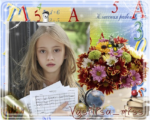Красивая школьная фоторамка с букетом осенних цветов на школьном фоне