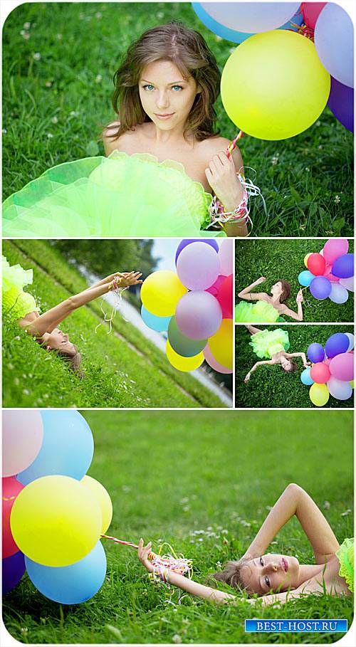 Девушка с воздушными шарами природа - сток фото