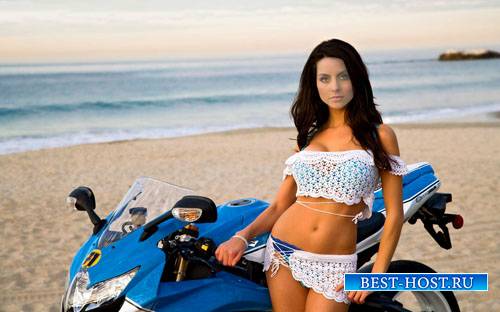 Девушка на морском побережье с мотоциклом - шаблон для фото