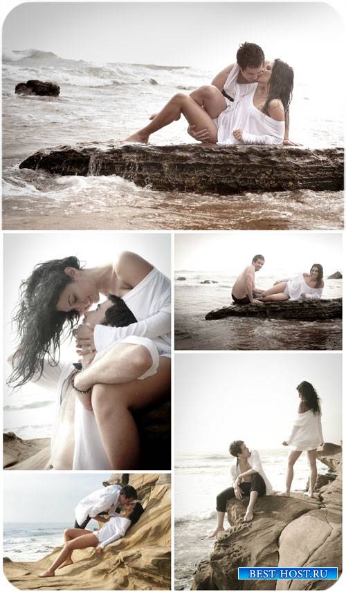Влюбленная пара на берегу моря / Couple in love on the beach - Stock Photo