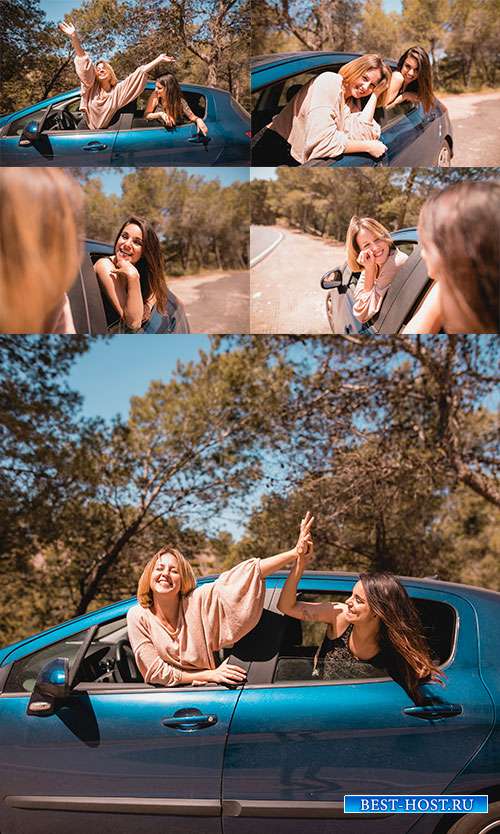 Две девушки в автомобиле - Фотоклипарт
